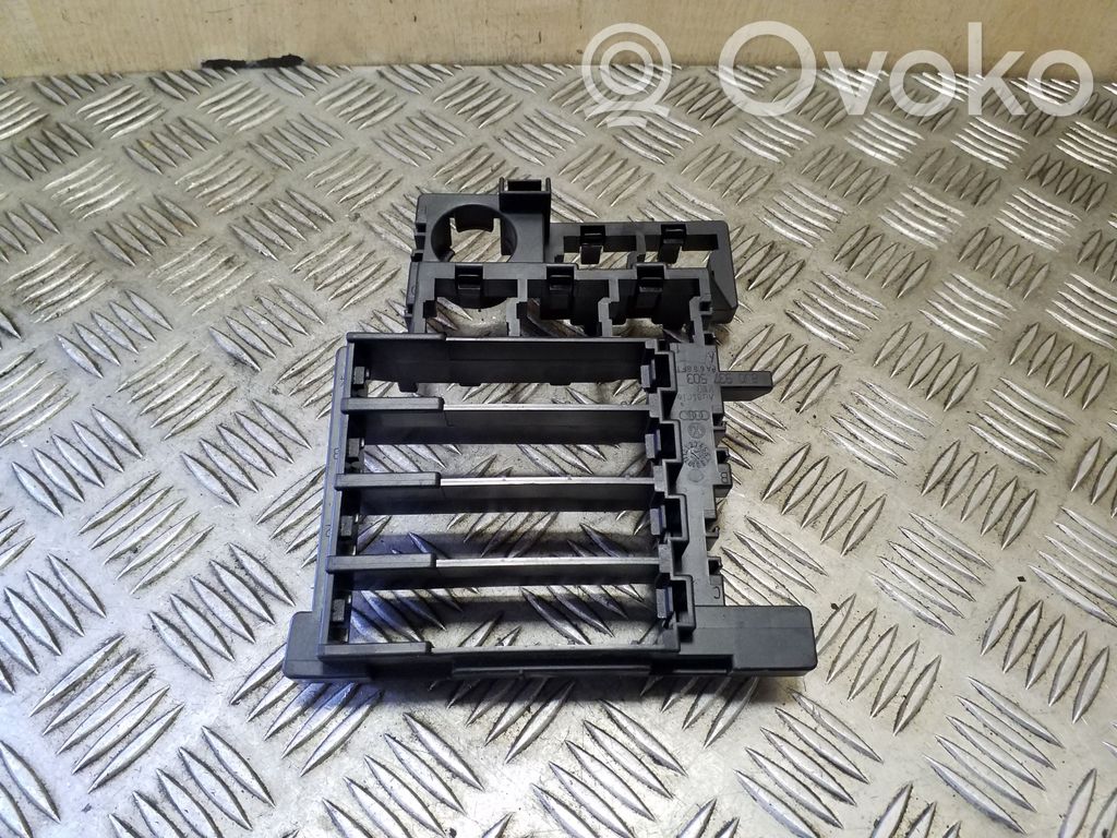 Audi TT TTS Mk2 Relay mounting block 