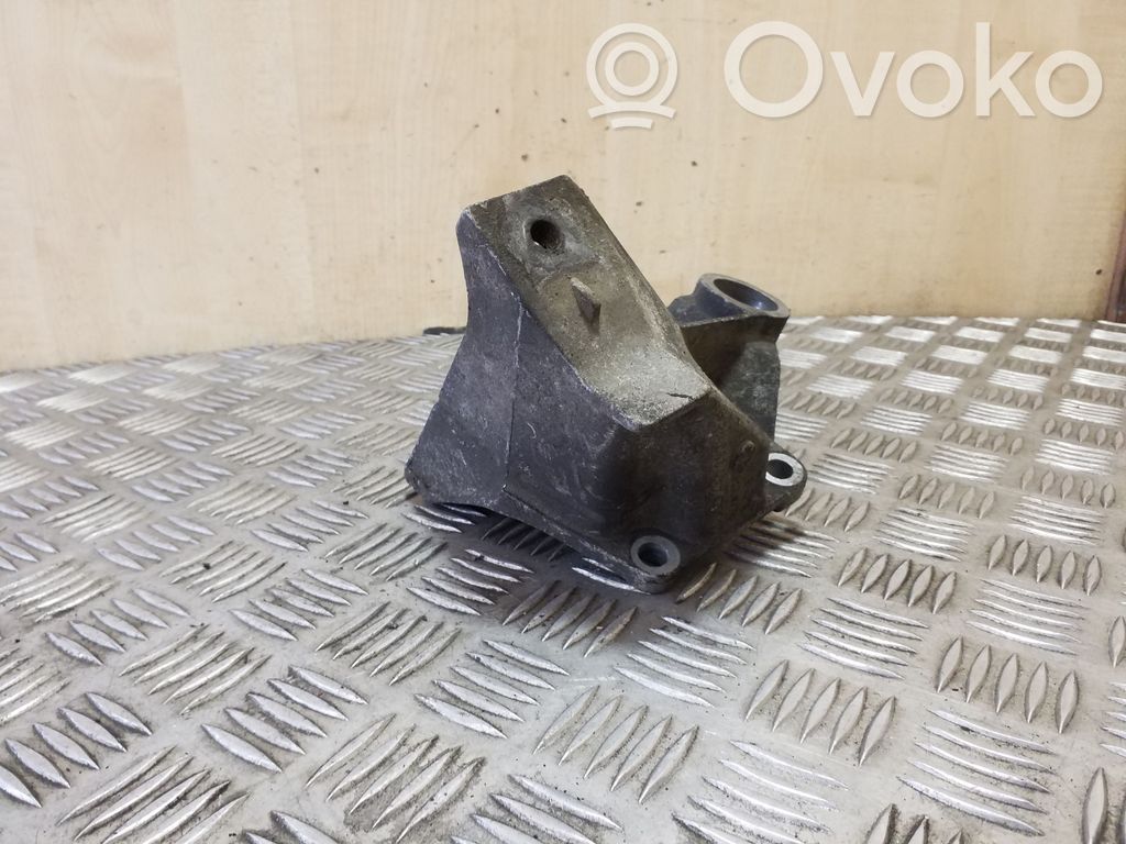 Audi A6 S6 C4 4A Gearbox mounting bracket 