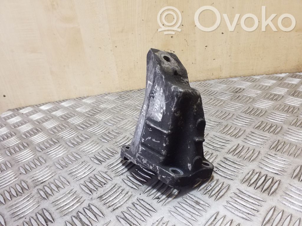 Audi A6 S6 C4 4A Gearbox mounting bracket 