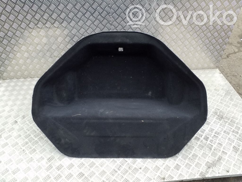 Tesla Model S Bagažinės kilimas 