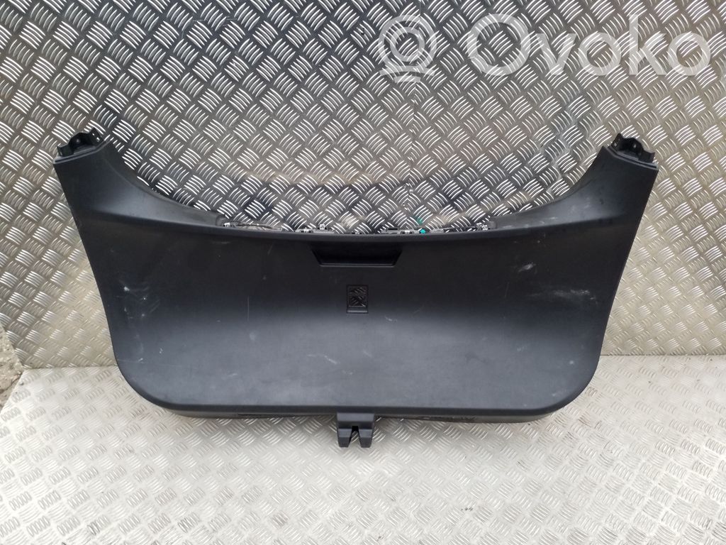 Tesla Model S Tailgate trim 