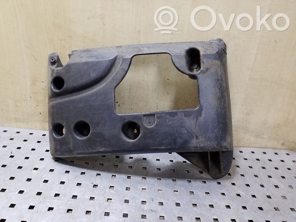 Nissan NV400 Soporte de montaje del parachoques trasero 