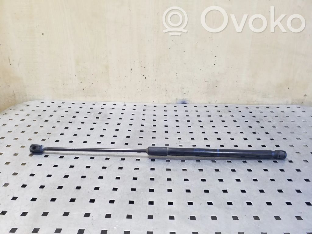 Audi A3 S3 8V Takaluukun tuen kaasujousi 