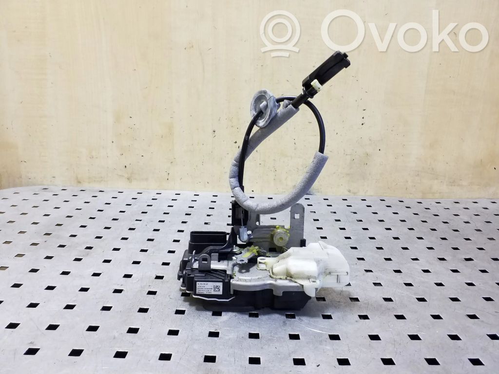 Volvo V40 Priekšpusē slēdzene 