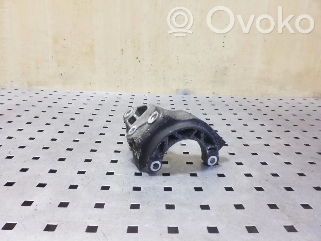 Volkswagen Touareg II Power steering pump mounting bracket 