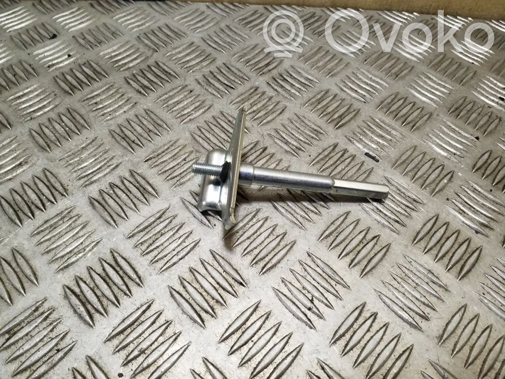 Volkswagen Touareg II Bridă fixare baterie 
