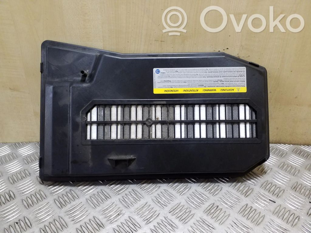 Volkswagen Touareg II Coperchio/tappo della scatola vassoio della batteria 