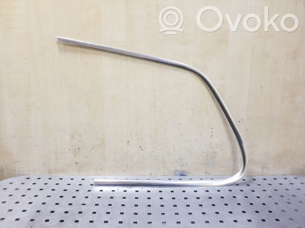 Volkswagen Touareg II Garniture vitre latérale arrière