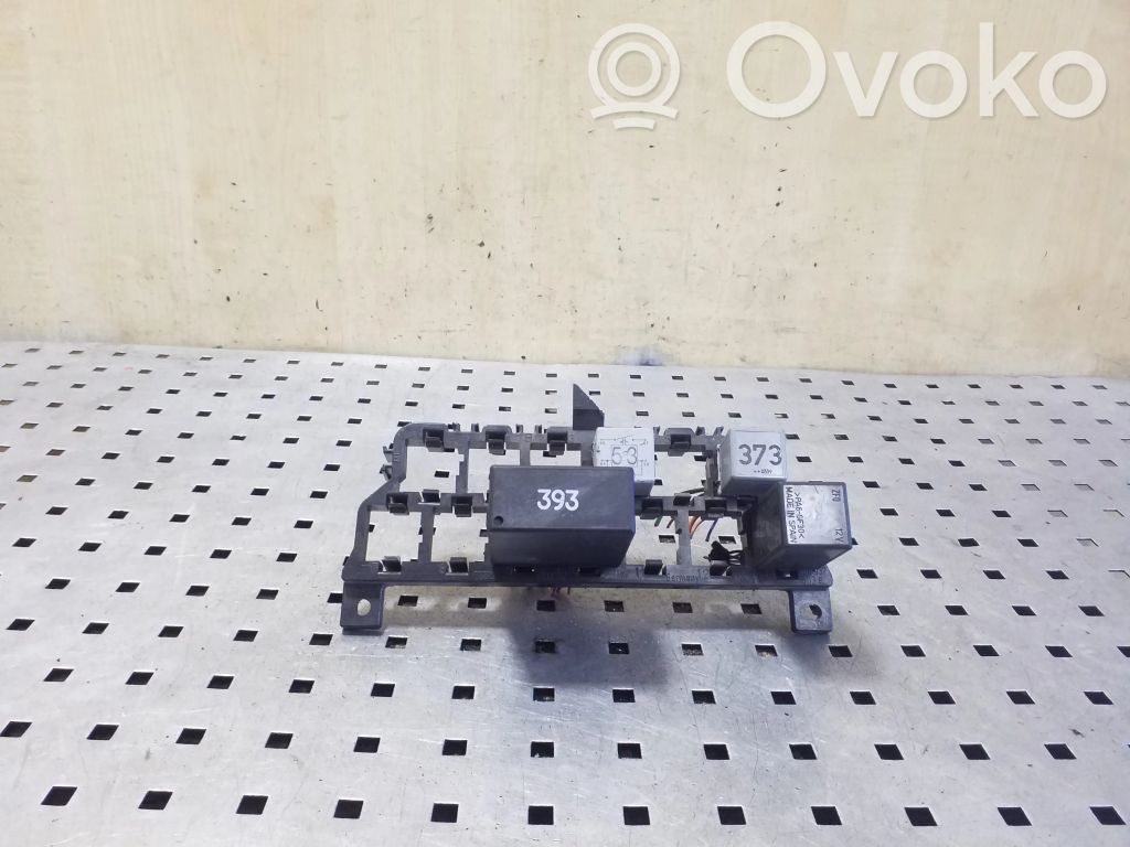Releen moduulikiinnike   8D0937503E