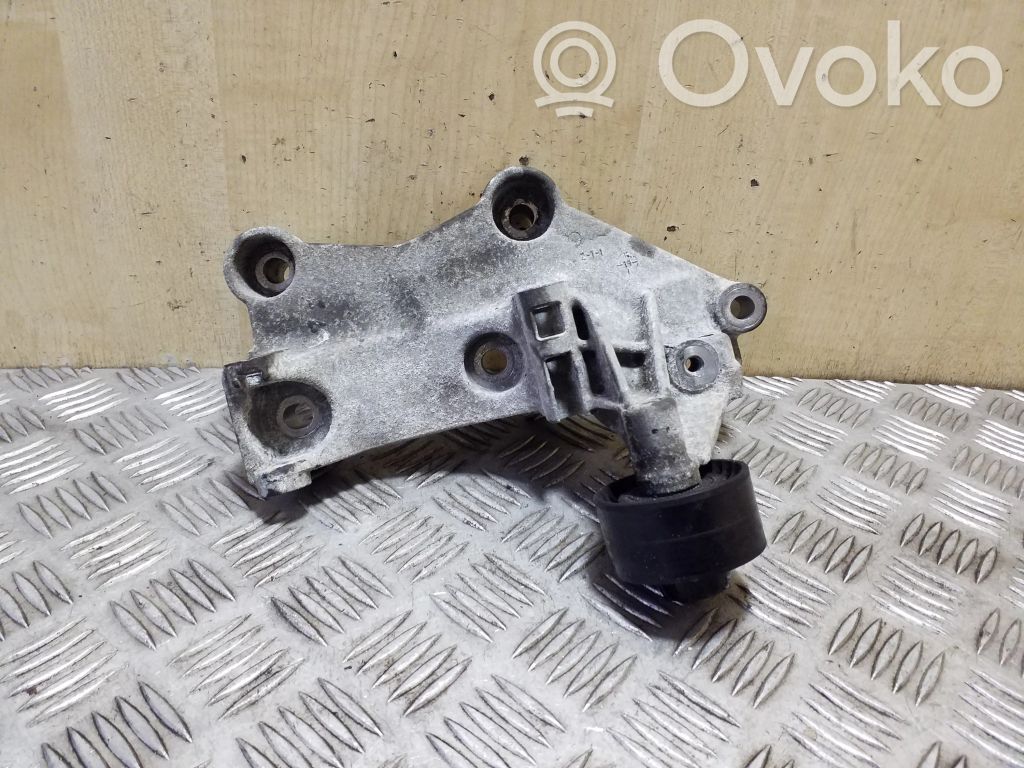 Nissan X-Trail T32 Halterung Lichtmaschine