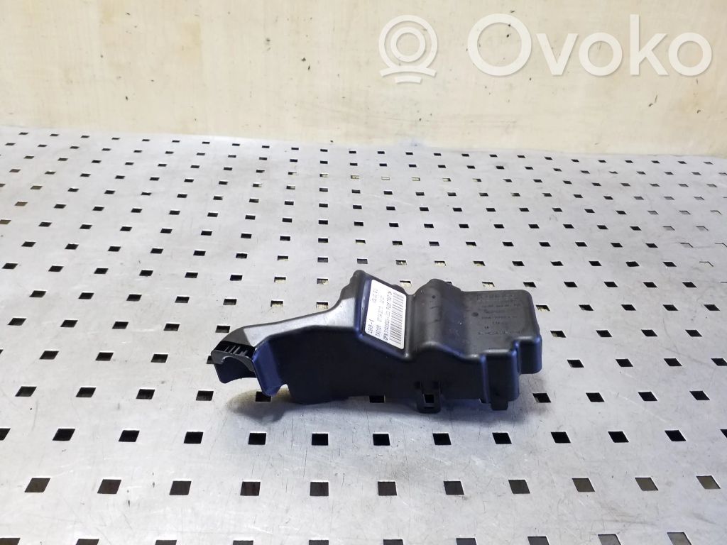 Volvo XC70 Tapa de caja de fusibles 