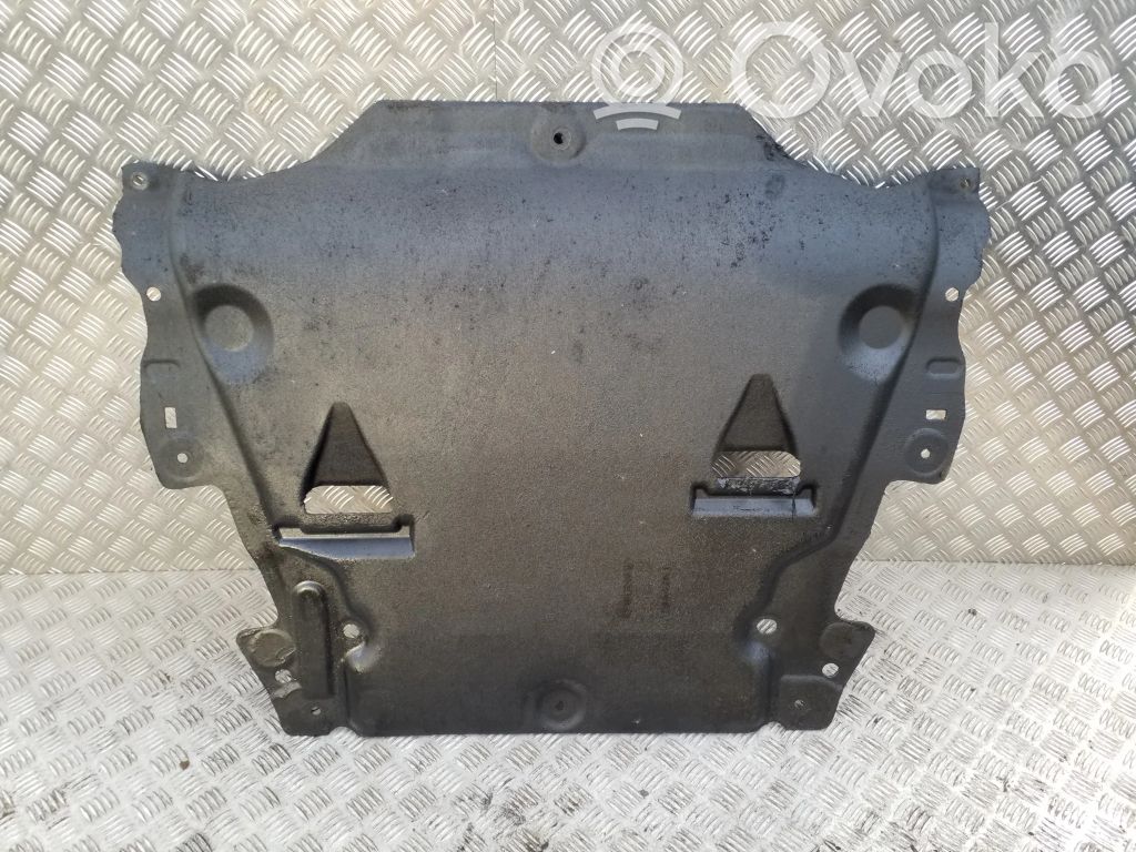 Volvo XC70 Engine splash shield/under tray 