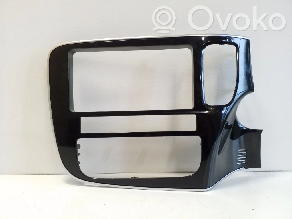 Mitsubishi Outlander Radio/GPS head unit trim 