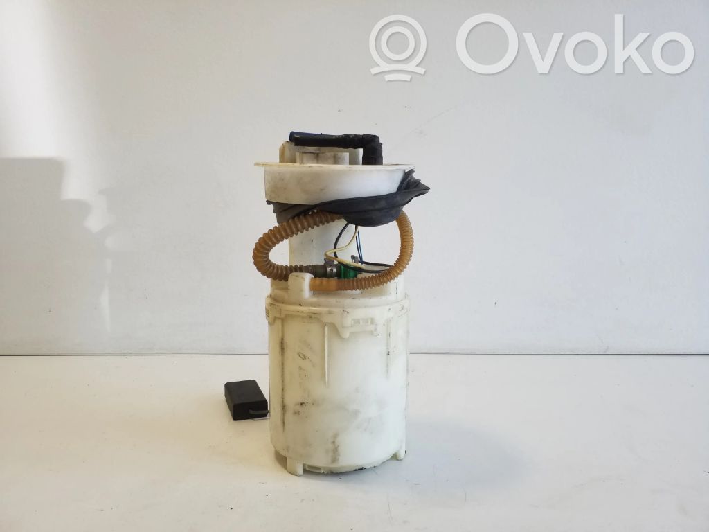 Volkswagen Golf IV Bomba interna de combustible 