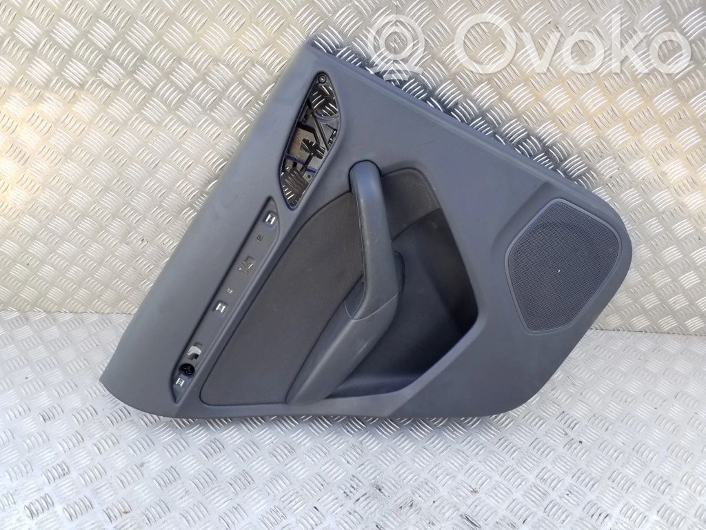 Audi Q3 8U Takaoven verhoilu 
