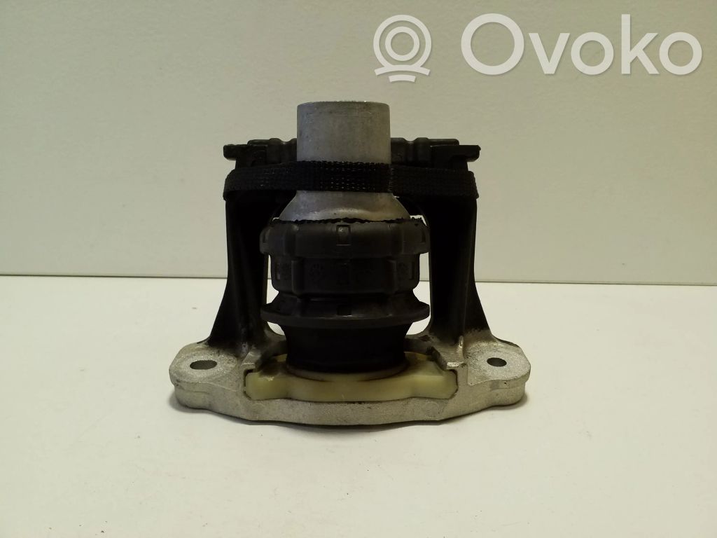 Volvo XC60 Engine mount bracket 