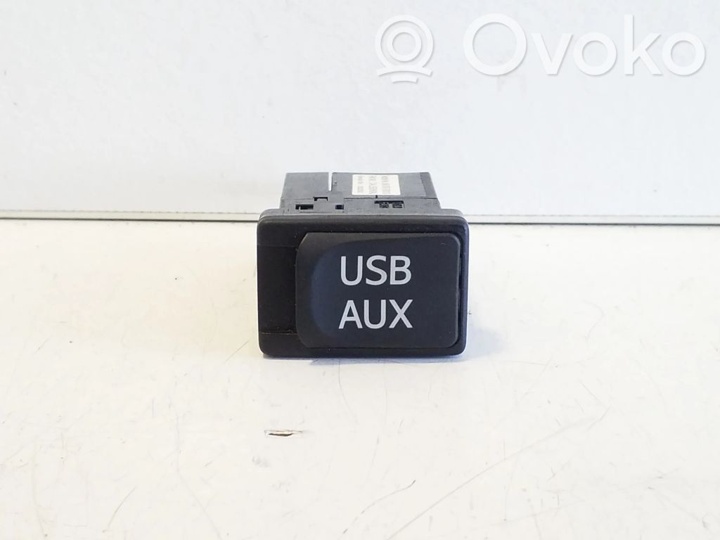 Lexus CT 200H Enchufe conector entrada auxiliar 