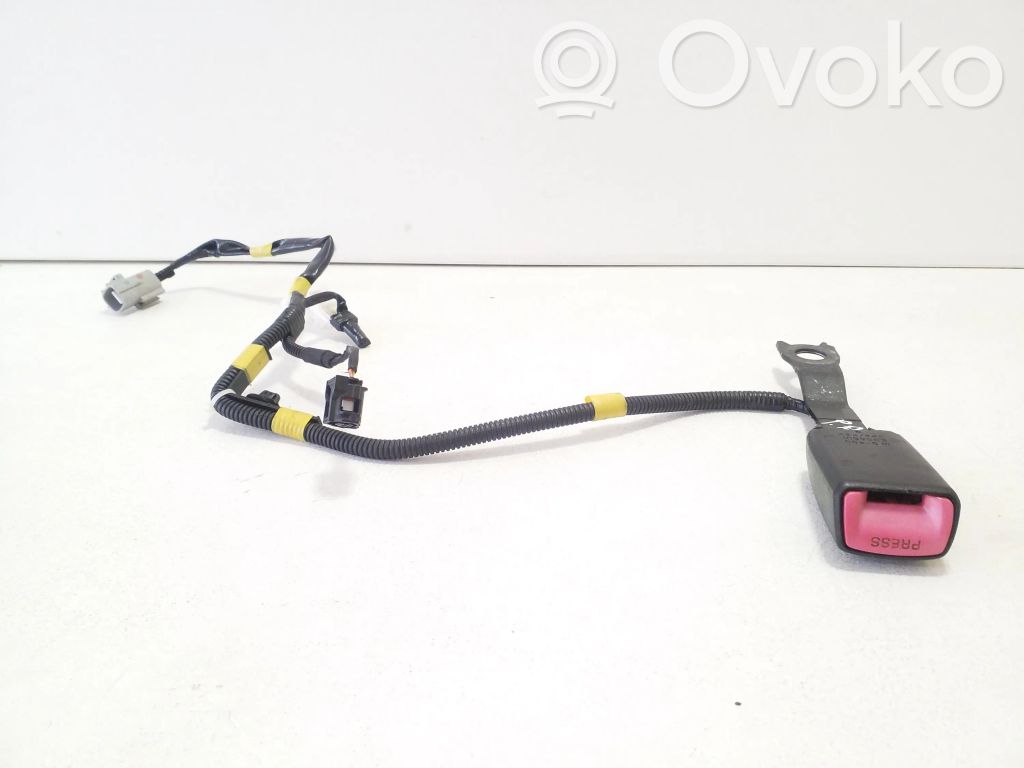 Boucle de ceinture de sécurité avant   E034501