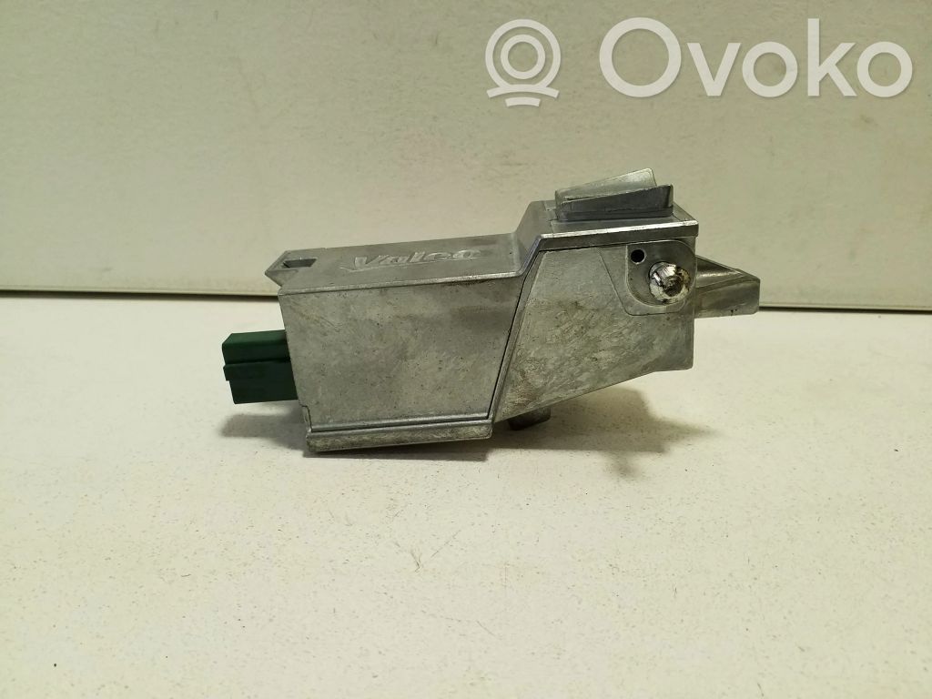 Steering wheel lock   7G913F880FC