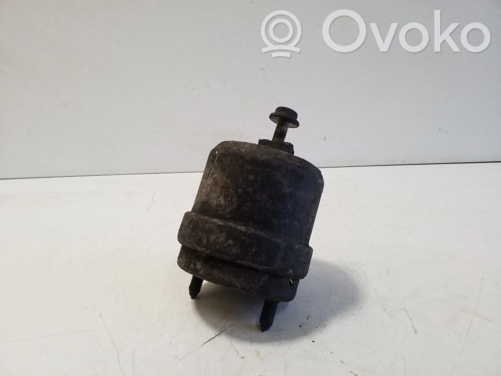 Volkswagen Transporter - Caravelle T4 Engine mount bracket 