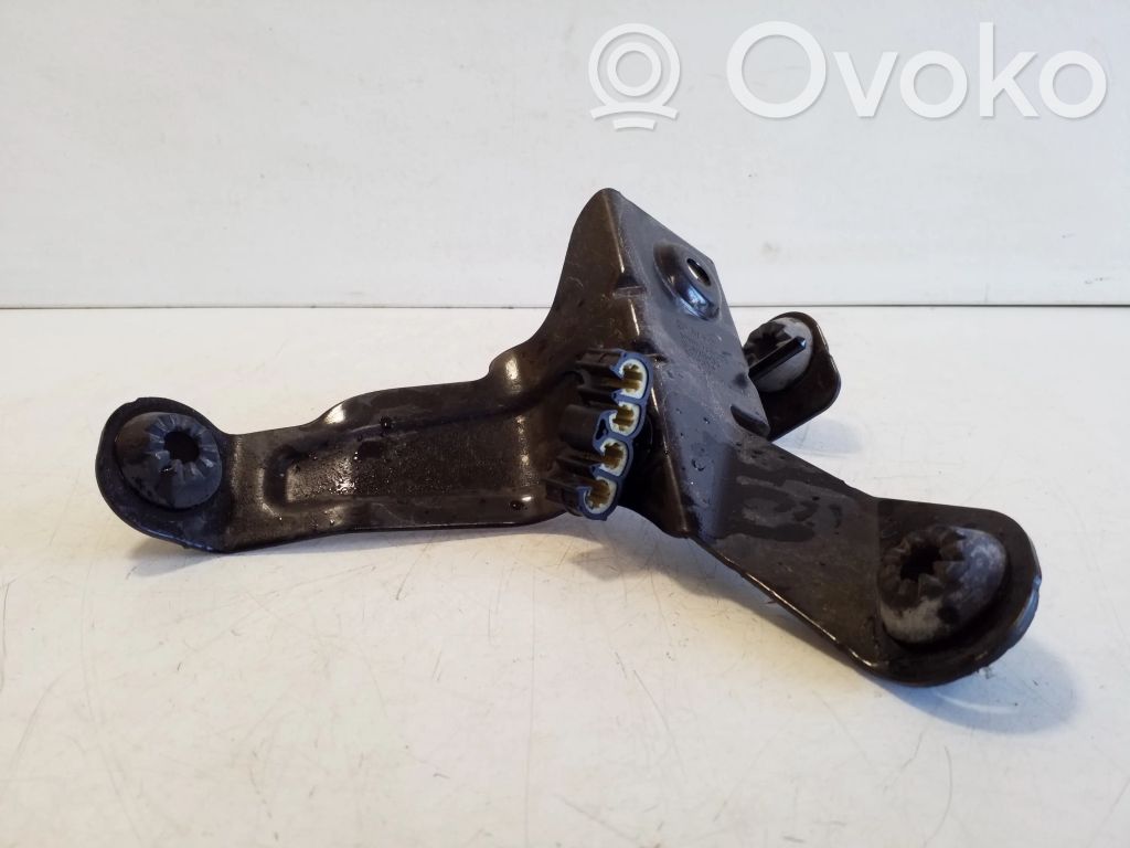 Volvo XC40 Uchwyt / Mocowanie pompy ABS 