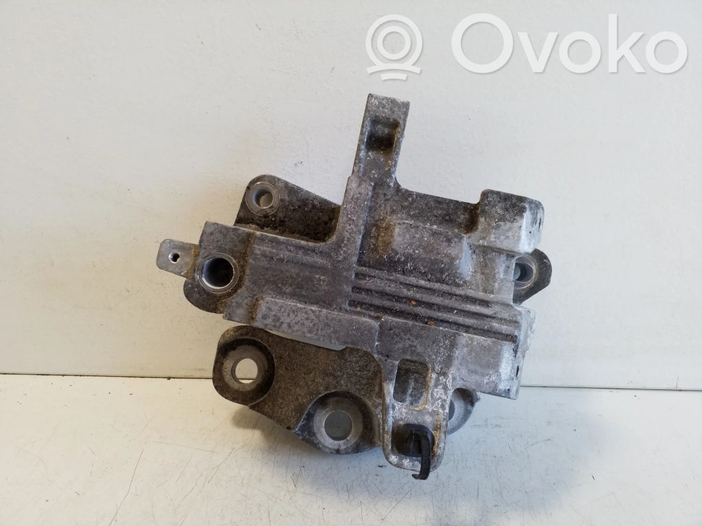 Volvo XC40 Engine mount bracket 