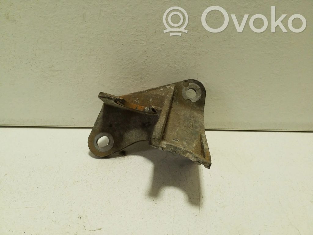 Opel Zafira C Gear shift cable bracket 