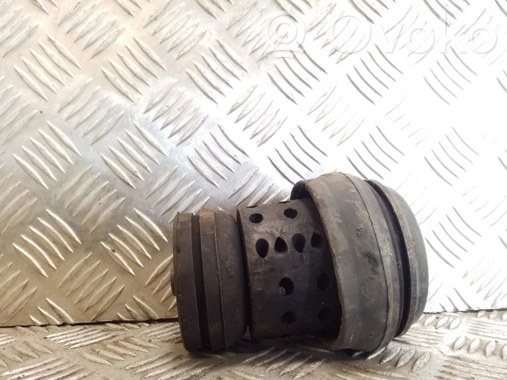 Volkswagen PASSAT B4 Wspornik / Mocowanie silnika 