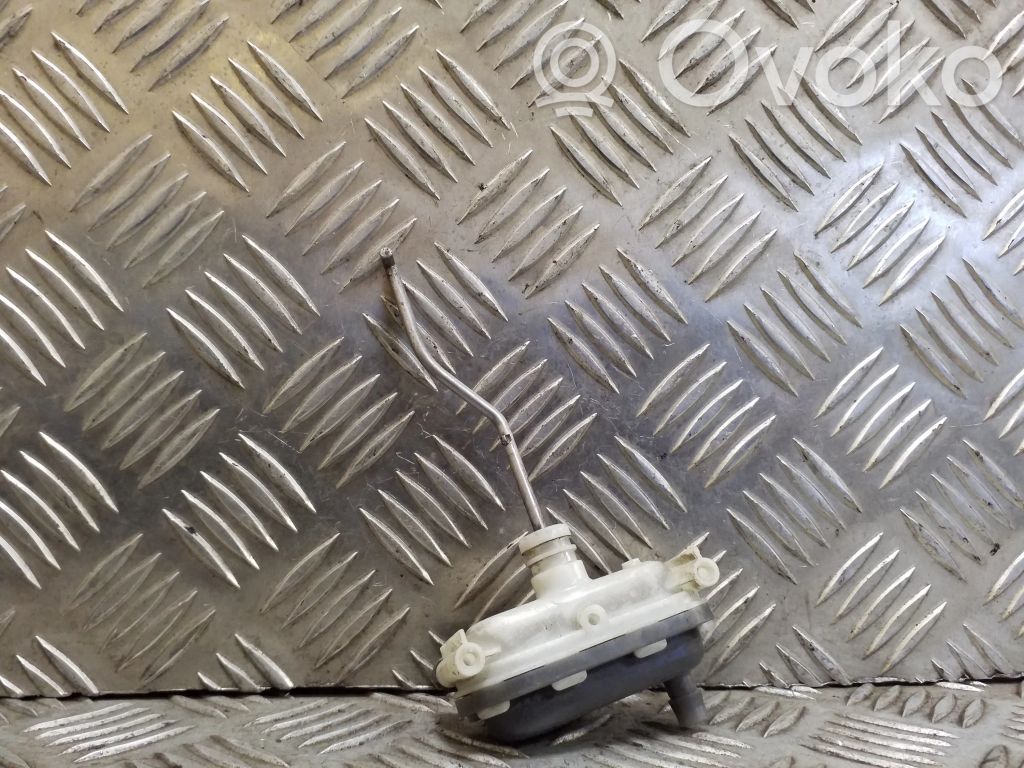 Volkswagen PASSAT B4 Pompă vacuum închidere centralizată