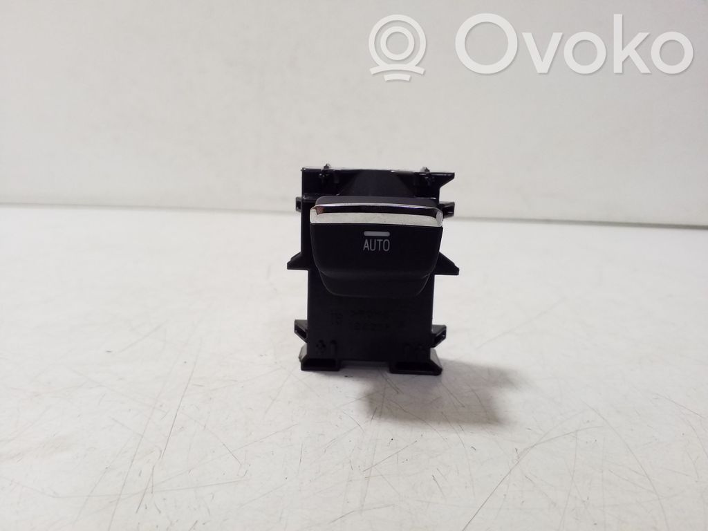 Subaru Impreza VI Electric window control switch 