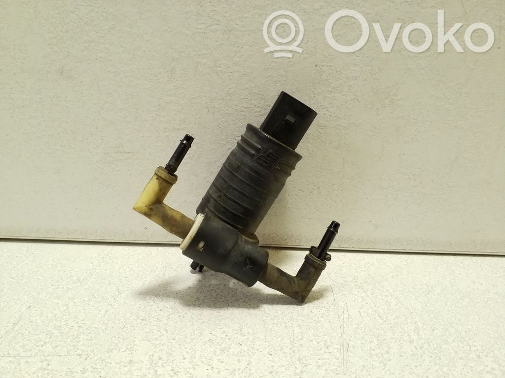 Jeep Cherokee Windscreen/windshield washer pump 