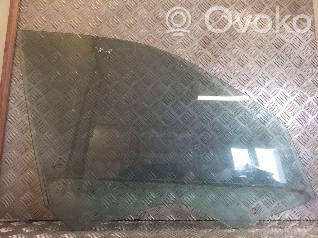 BMW X3 E83 Vetro del finestrino della portiera anteriore - quattro porte