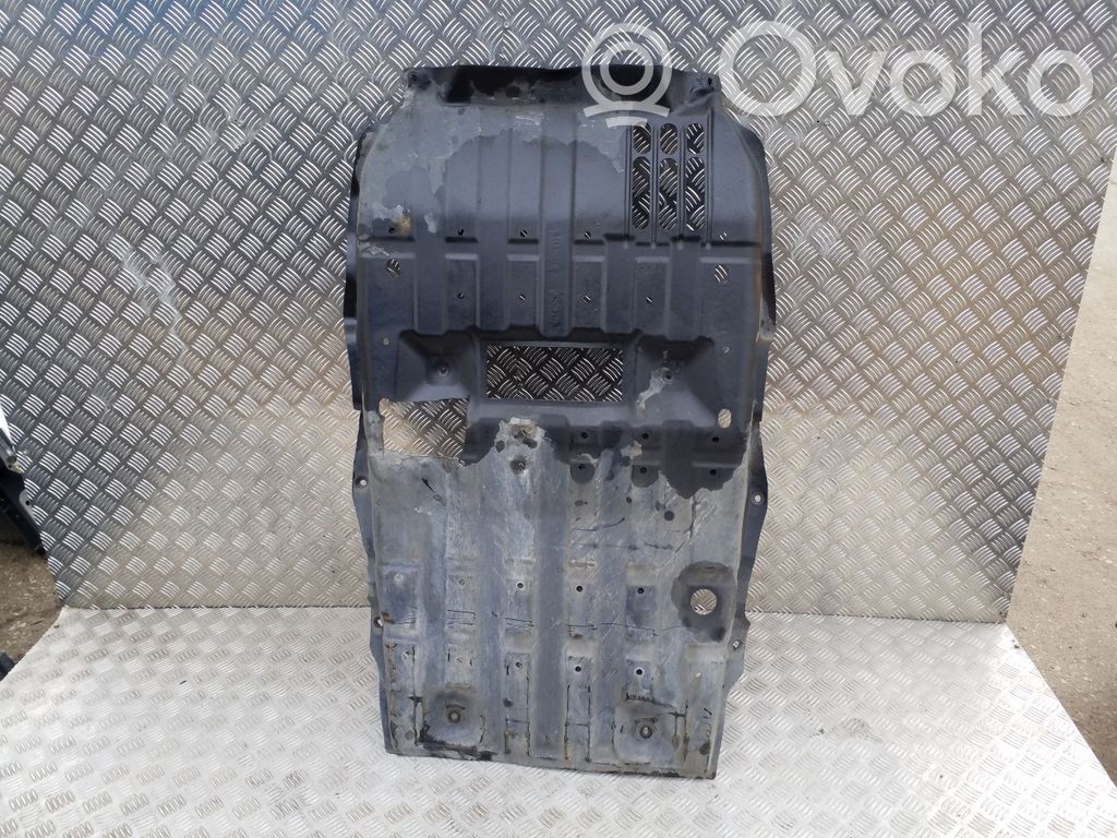 Mitsubishi L200 Placa protectora/protector antisalpicaduras motor 