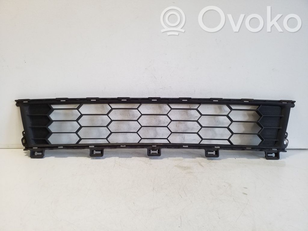 Mitsubishi L200 Kratka dolna zderzaka przedniego