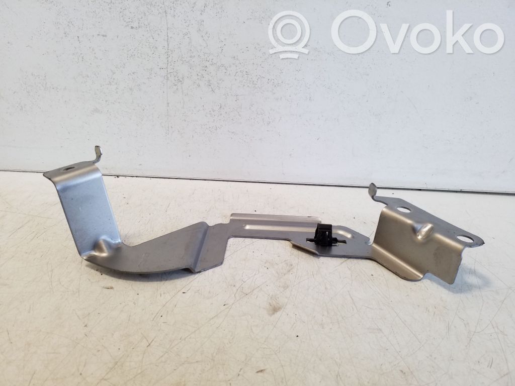 Muu moottoritilan osa   LJ6BS613B36AC