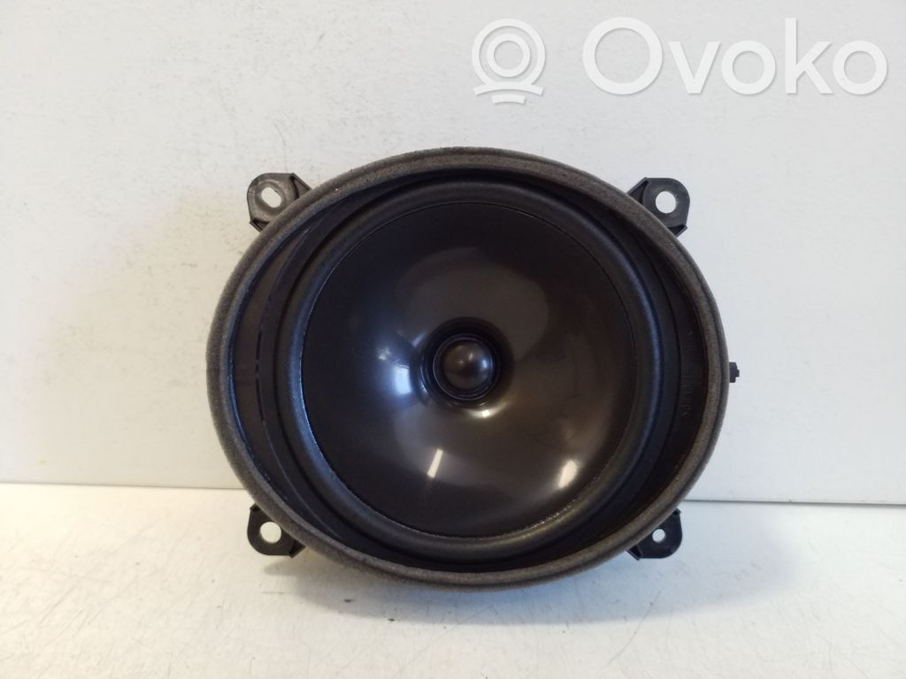 Toyota bZ4X Altavoz de la puerta delantera