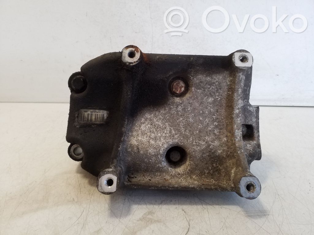 Iveco Daily 6th gen A/C compressor mount bracket 