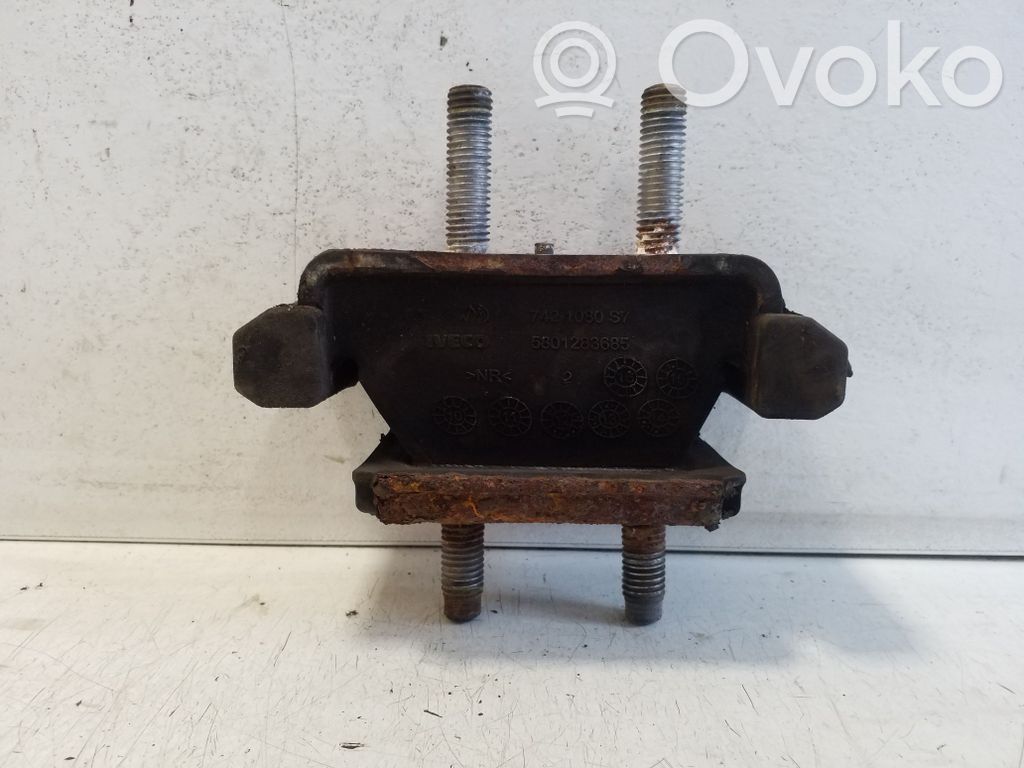 Iveco Daily 6th gen Engine mount bracket 