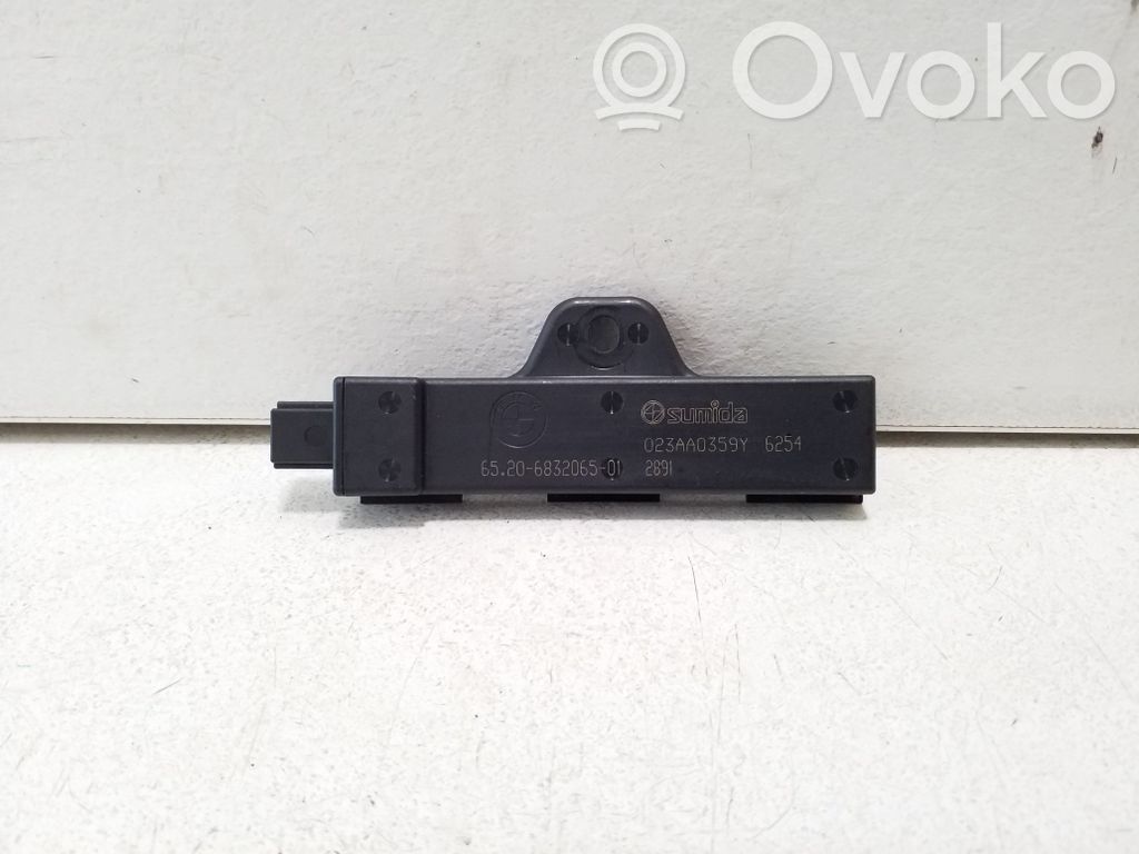 BMW 3 G20 G21 Beraktės sistemos antena 