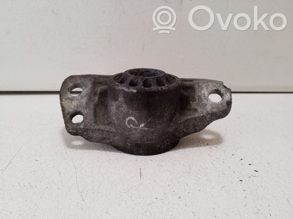 Audi TT TTS Mk2 Staffa di rinforzo per l’ammortizzatore anteriore 