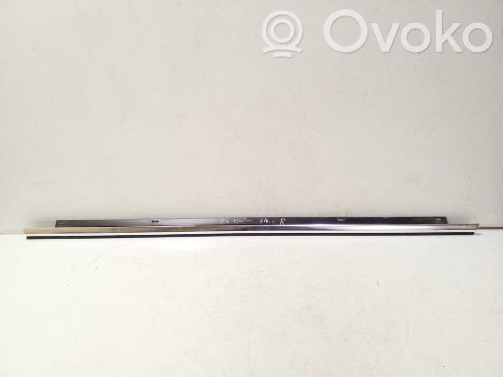 Audi A6 S6 C6 4F Listón embellecedor de la ventana de la puerta trasera 