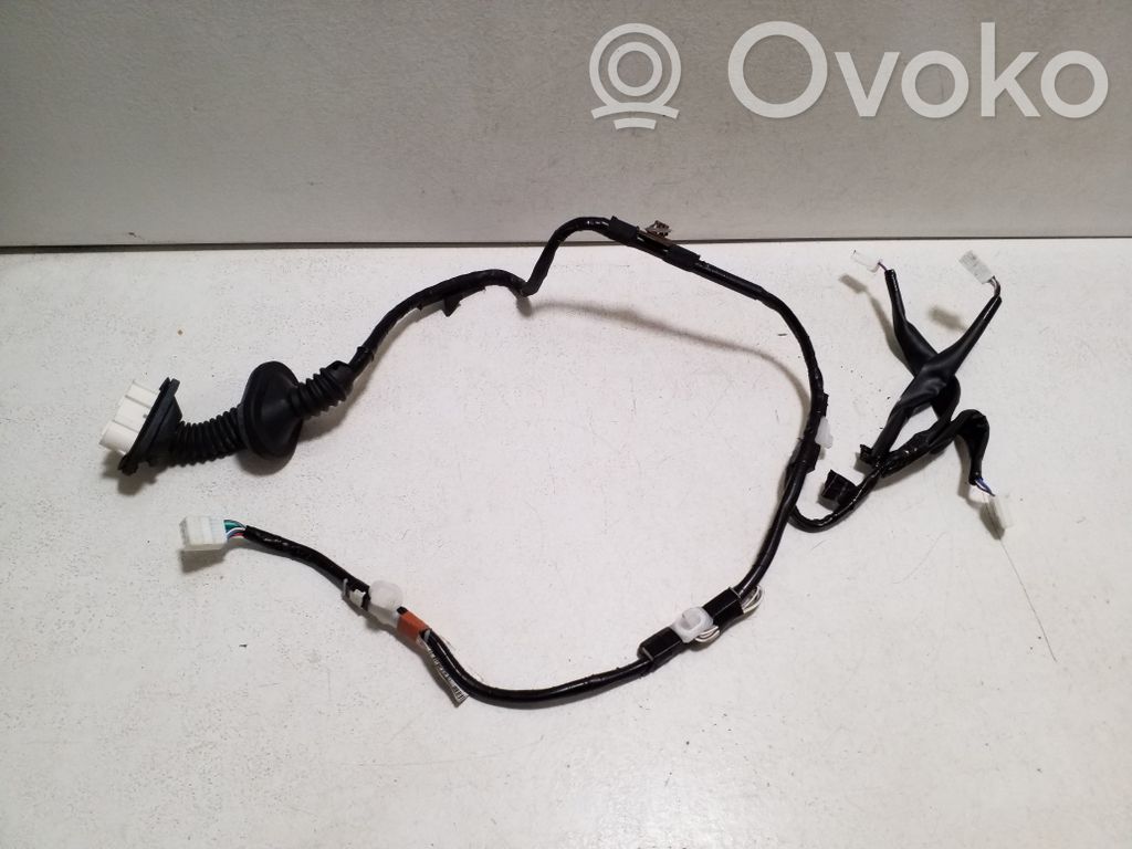 Cableado de puerta trasera   821540DC70A