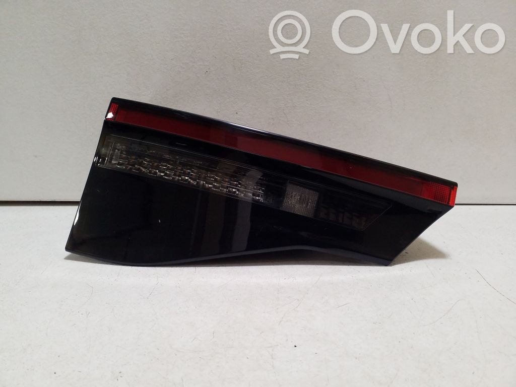 Toyota Yaris Cross Lampy tylnej klapy bagażnika 