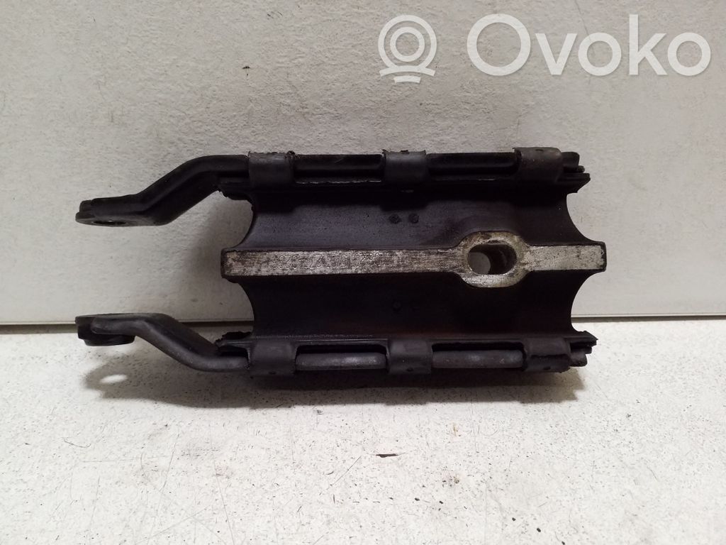 Engine mount bracket   31262935,8G9N6P082BA