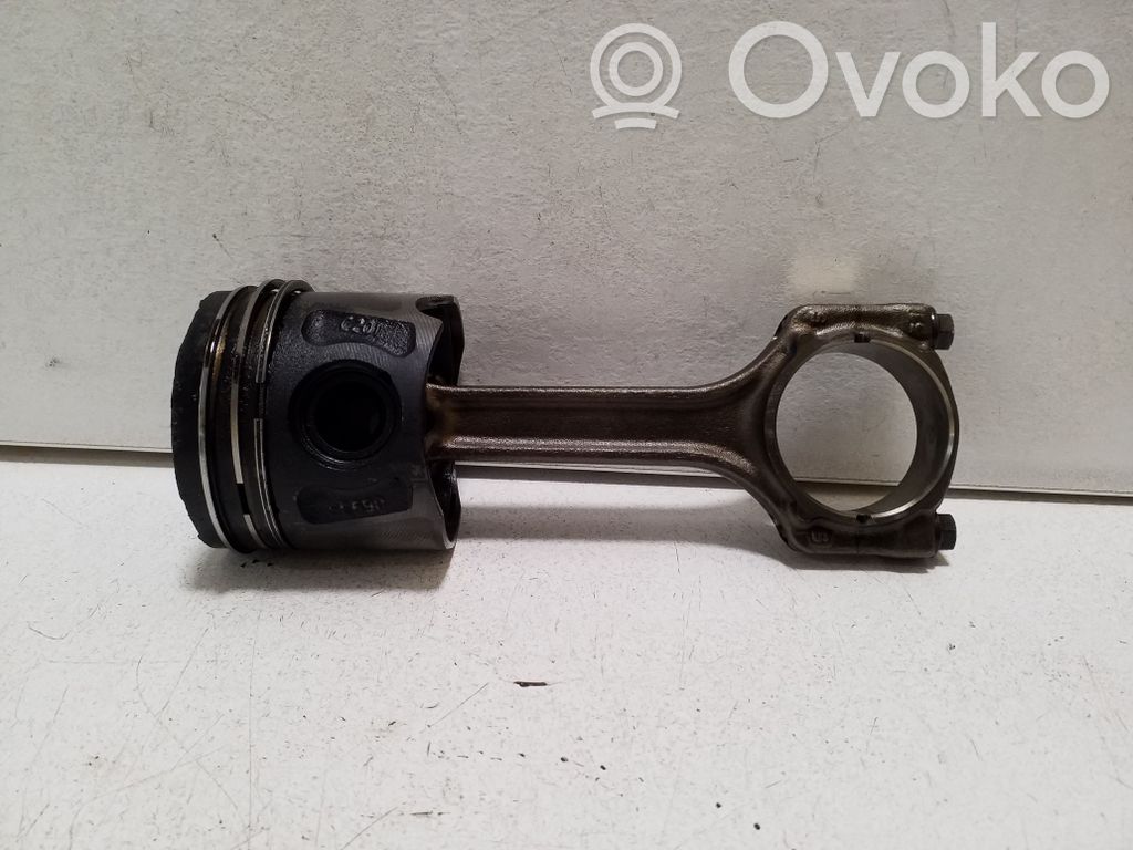 Fiat 500L Piston with connecting rod 