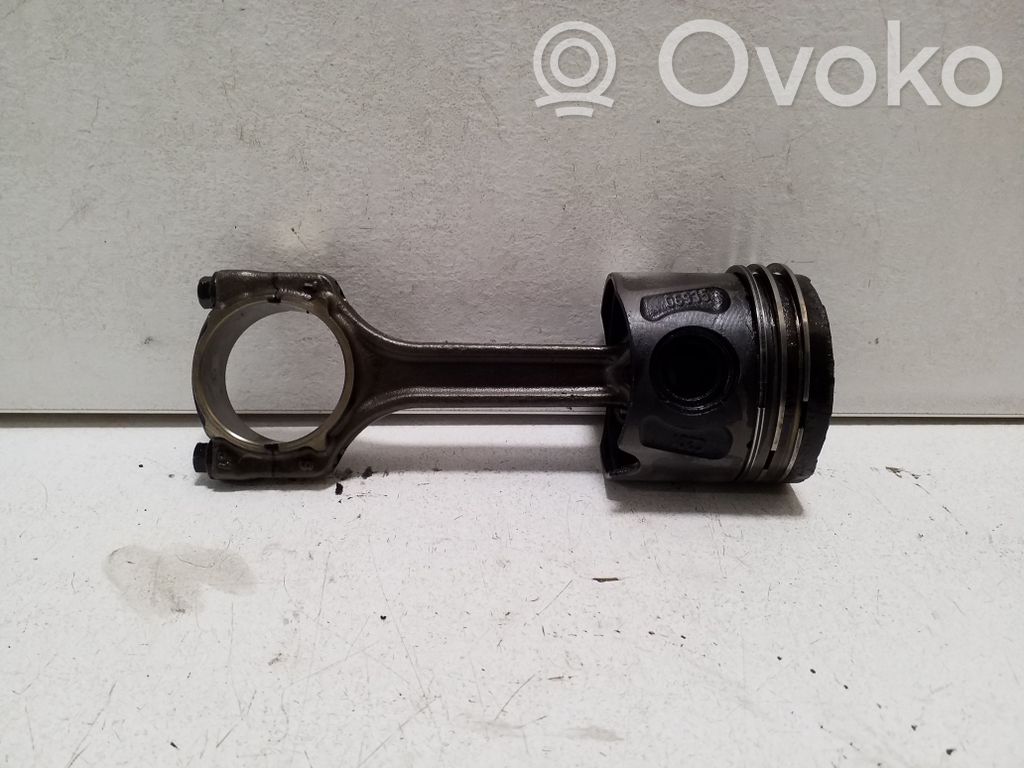 Fiat 500L Piston with connecting rod 