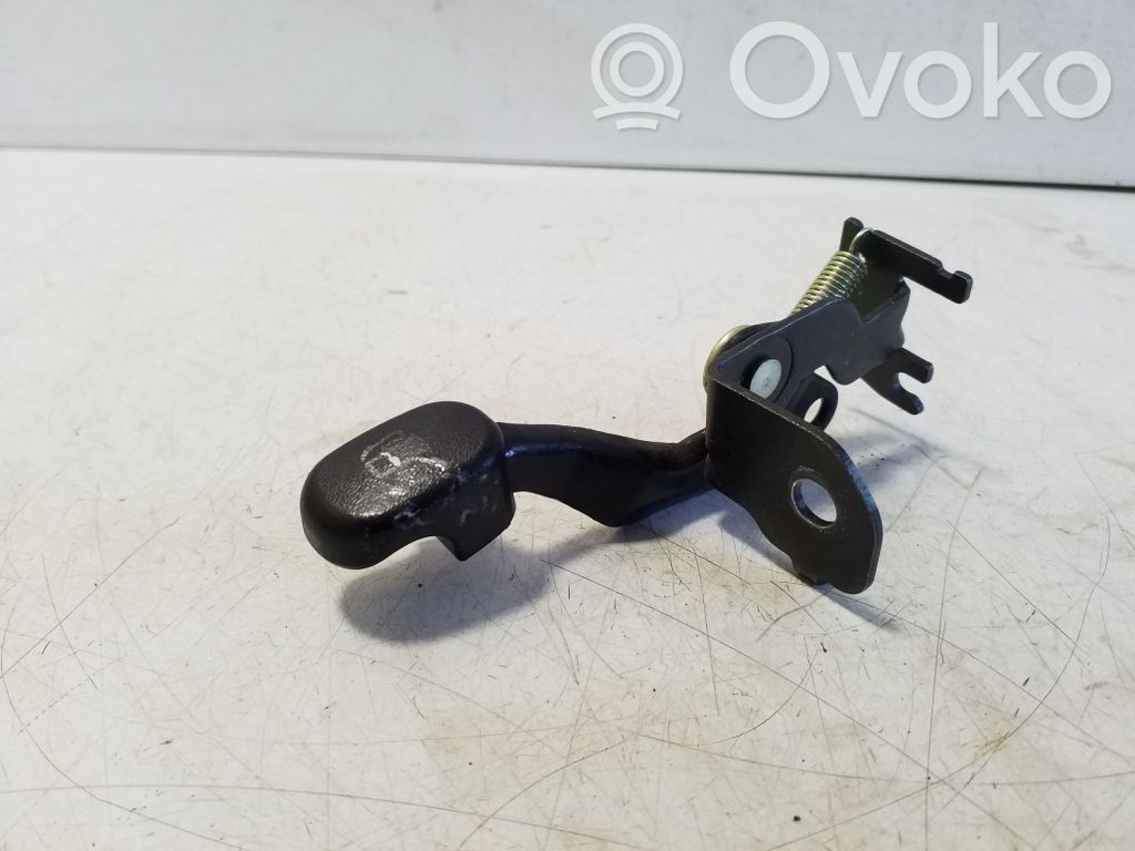 Fuel cap release pull handle