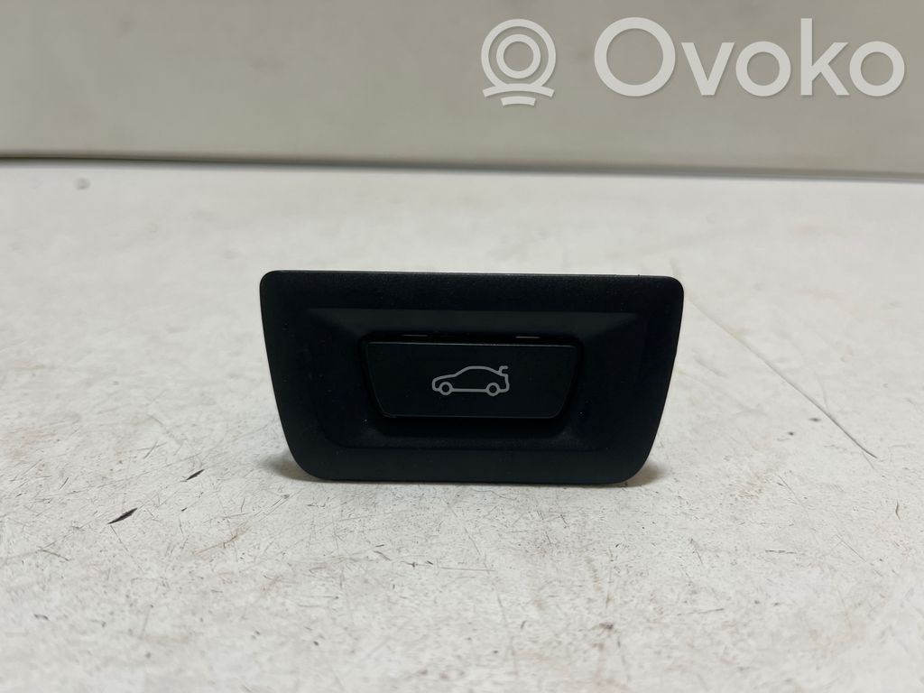 BMW i4 Tailgate/boot open switch button 