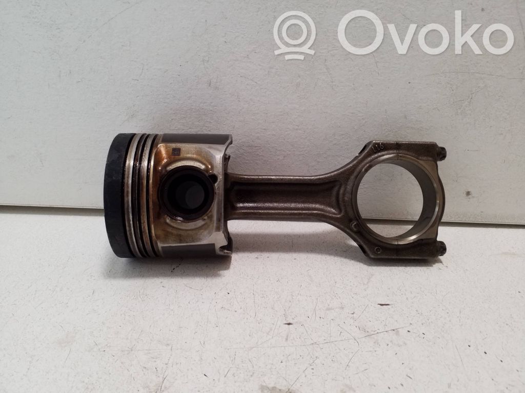 Pistón con biela   84L110,7812585