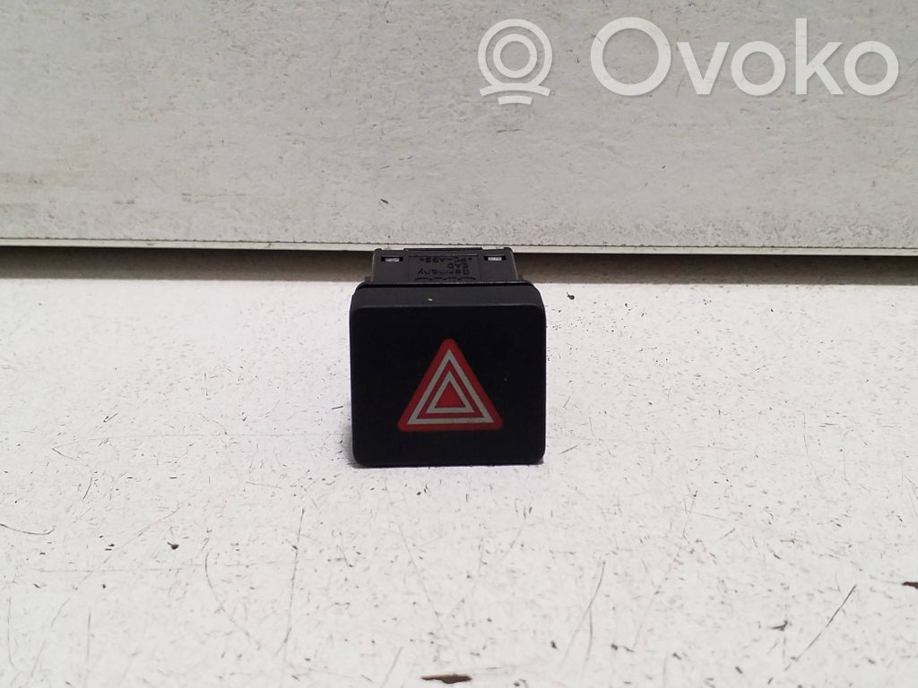 Hätävilkkujen kytkin   8W0941509A